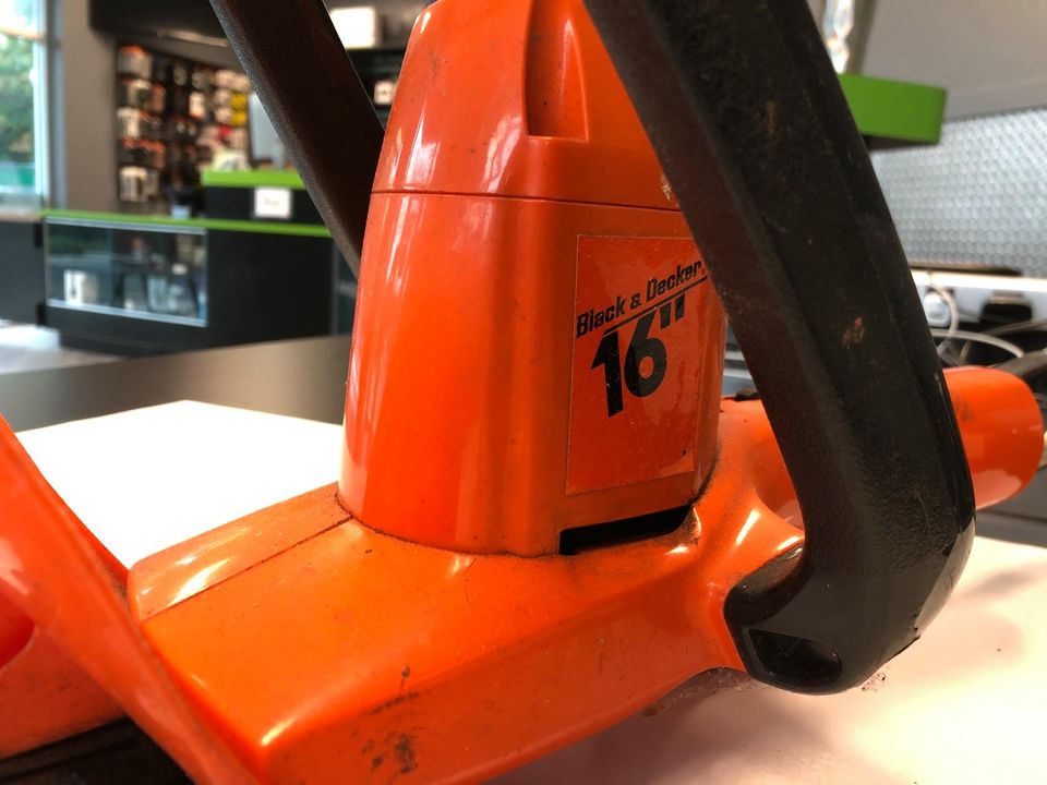 Black and Decker 16" Hedge Trimmer