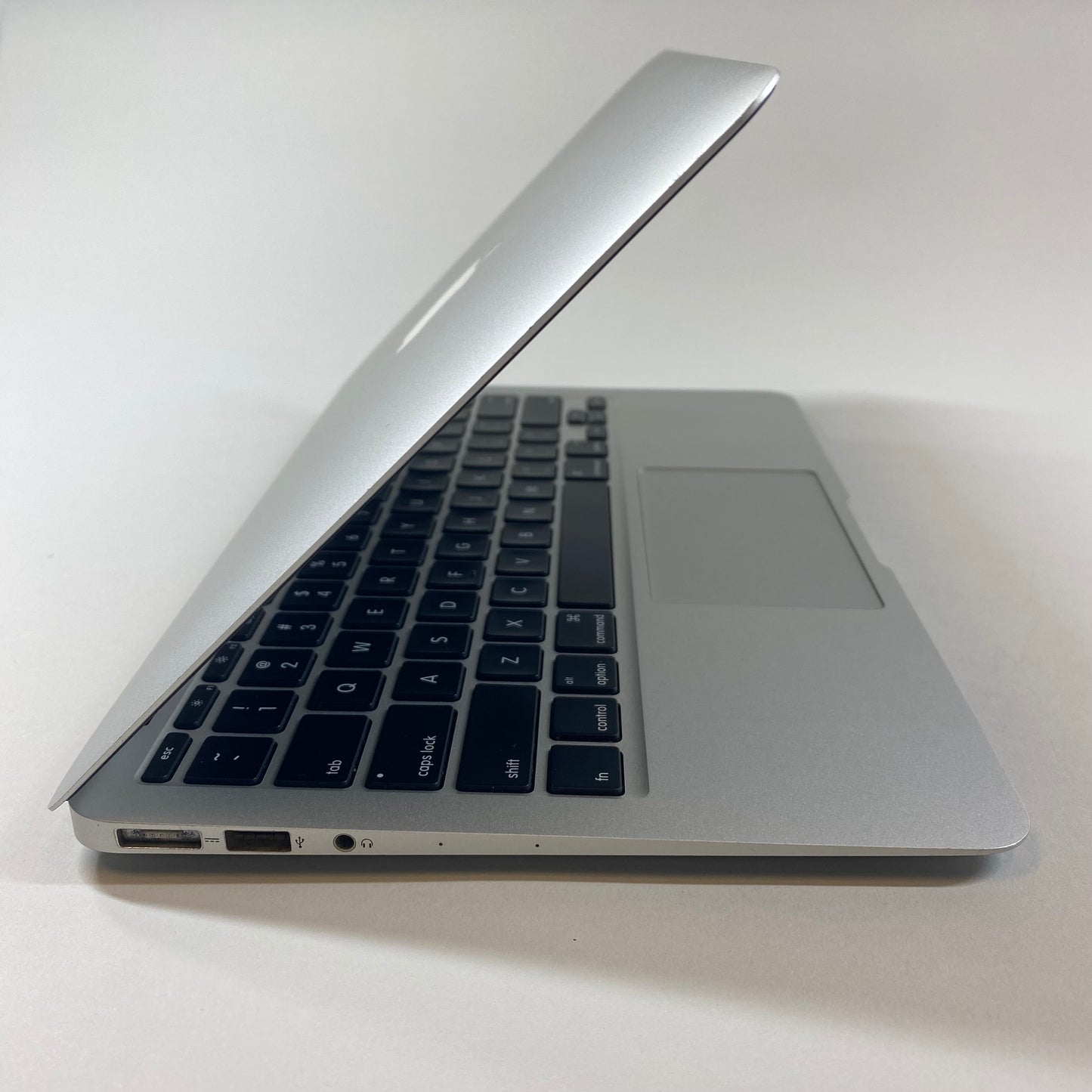 2013 Apple MacBook Air 11" i5 1.3GHz 8GB RAM 128GB SSD Silver A1465