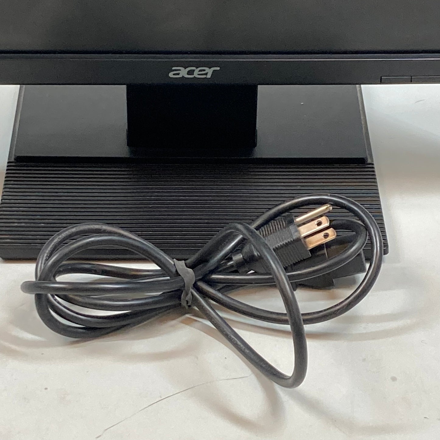 Acer V196WL 19" LED Monitor 1440 x 900 16:10 60hz 5ms Black
