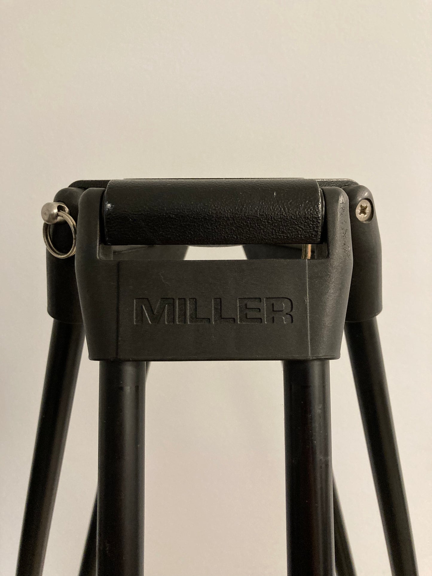 Miller Toggle 75 1-Stage Alloy Tripod With 75mm Bowl Ground Spreader Black